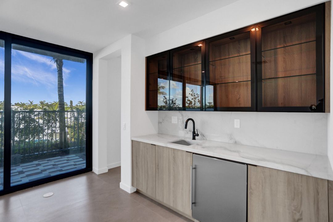 For Rent: $15,000 (3 beds, 4 baths, 3304 Square Feet)