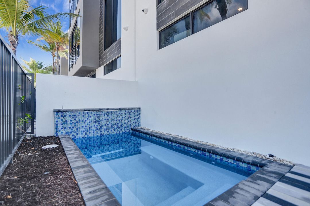 For Rent: $15,000 (3 beds, 4 baths, 3304 Square Feet)