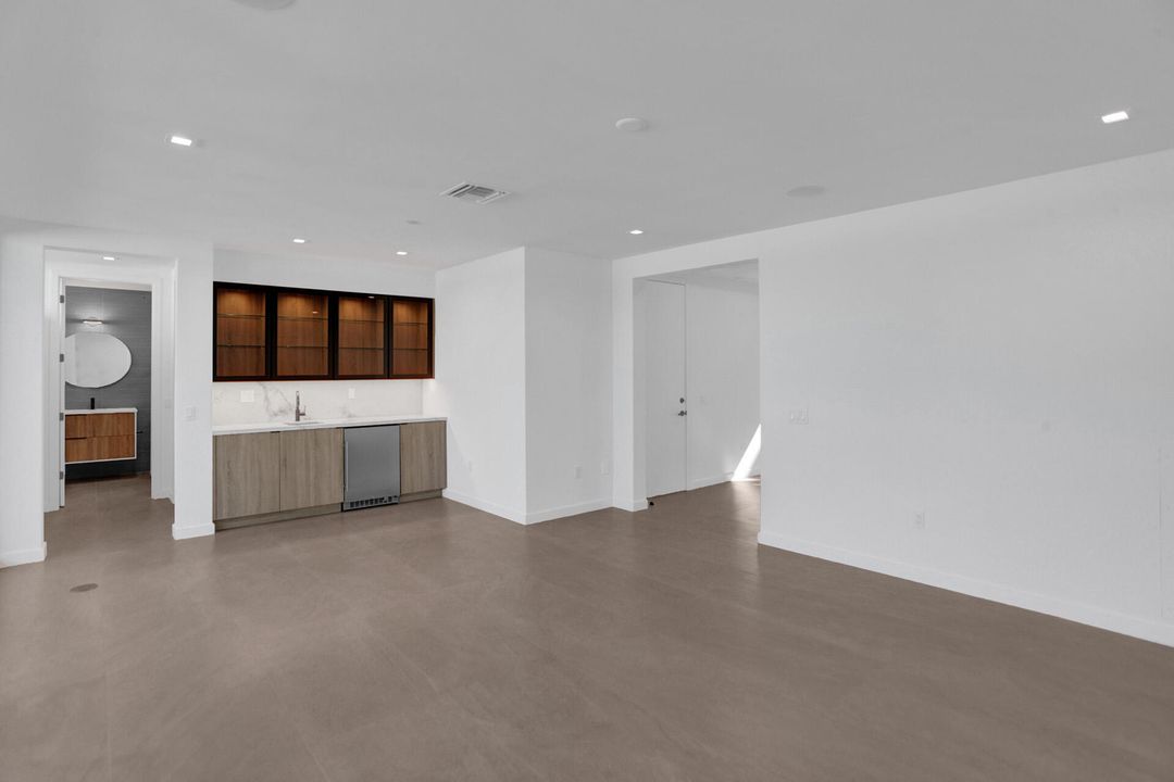 For Rent: $15,000 (3 beds, 4 baths, 3304 Square Feet)