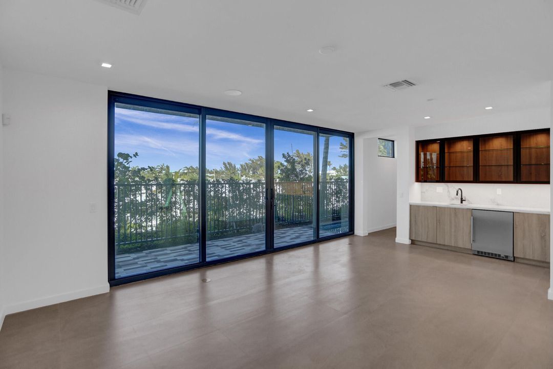 For Rent: $15,000 (3 beds, 4 baths, 3304 Square Feet)