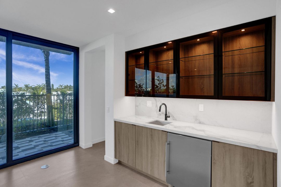 For Rent: $15,000 (3 beds, 4 baths, 3304 Square Feet)