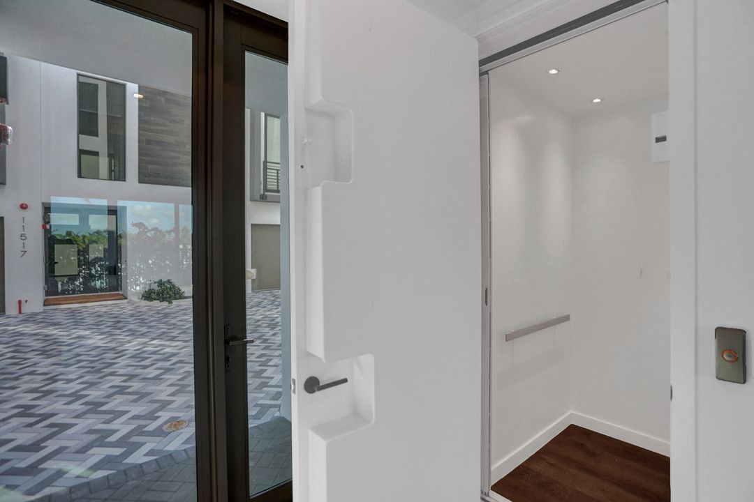 For Rent: $15,000 (3 beds, 4 baths, 3304 Square Feet)