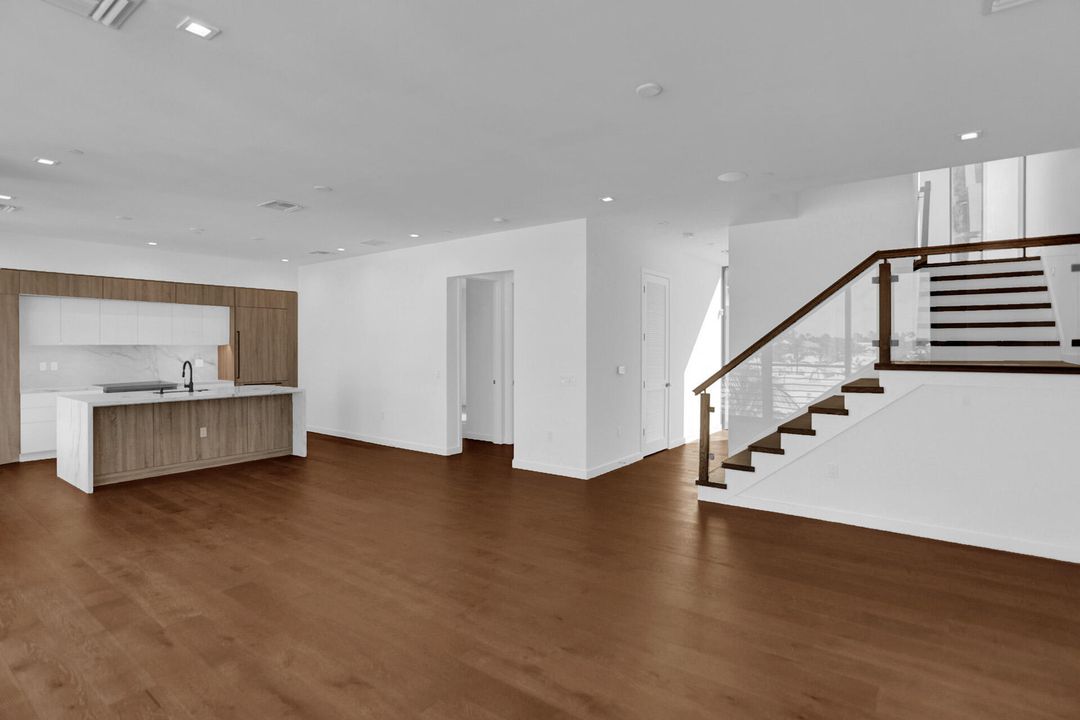 For Rent: $15,000 (3 beds, 4 baths, 3304 Square Feet)