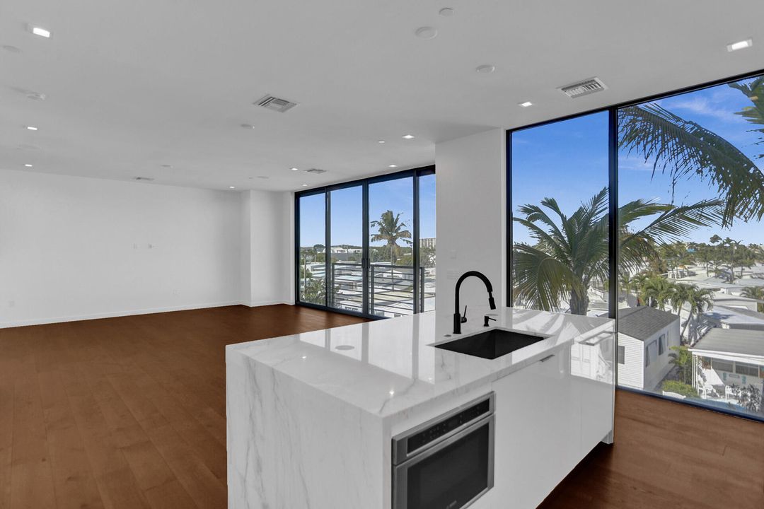 For Rent: $15,000 (3 beds, 4 baths, 3304 Square Feet)