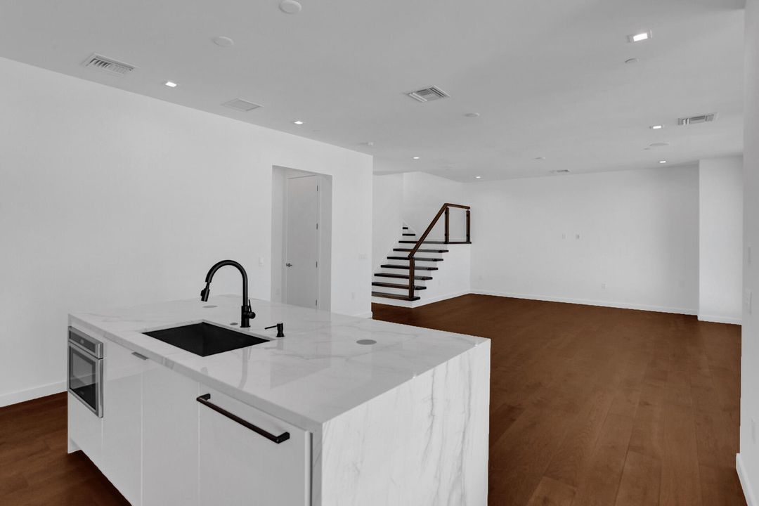 For Rent: $15,000 (3 beds, 4 baths, 3304 Square Feet)