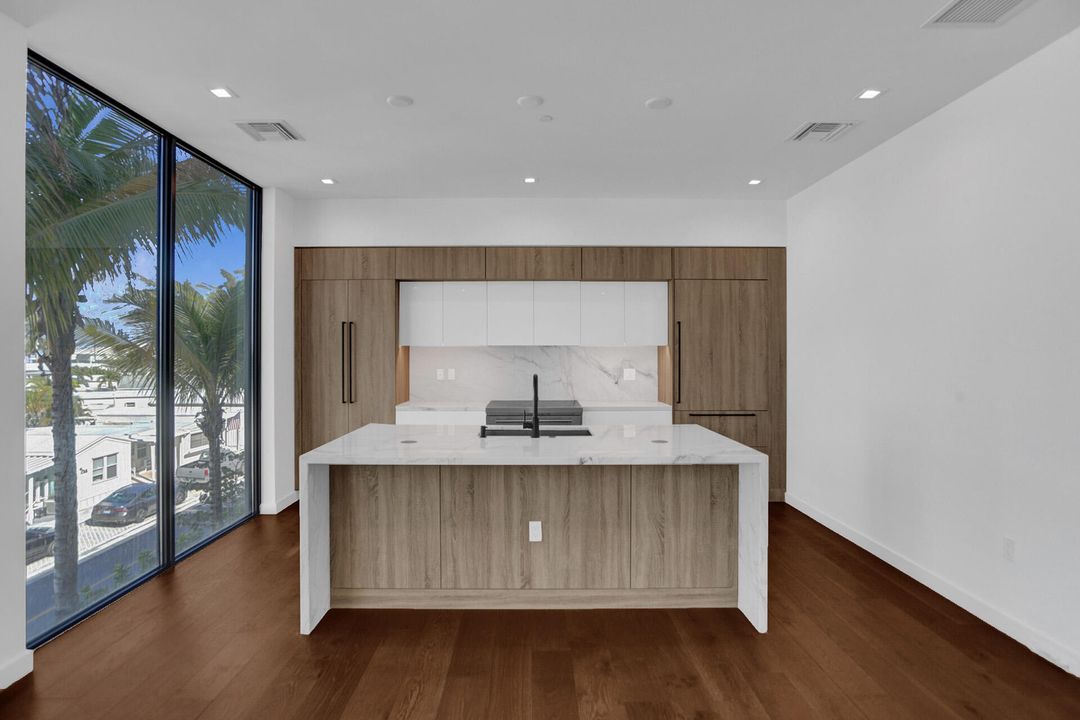 For Rent: $15,000 (3 beds, 4 baths, 3304 Square Feet)