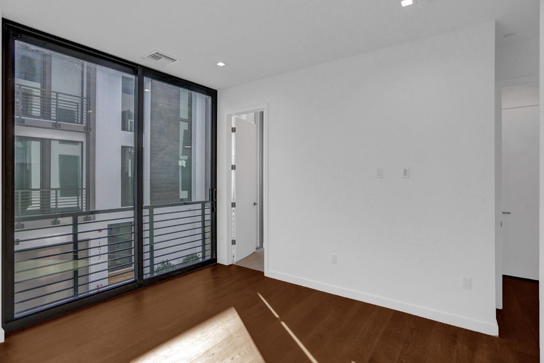 For Rent: $15,000 (3 beds, 4 baths, 3304 Square Feet)