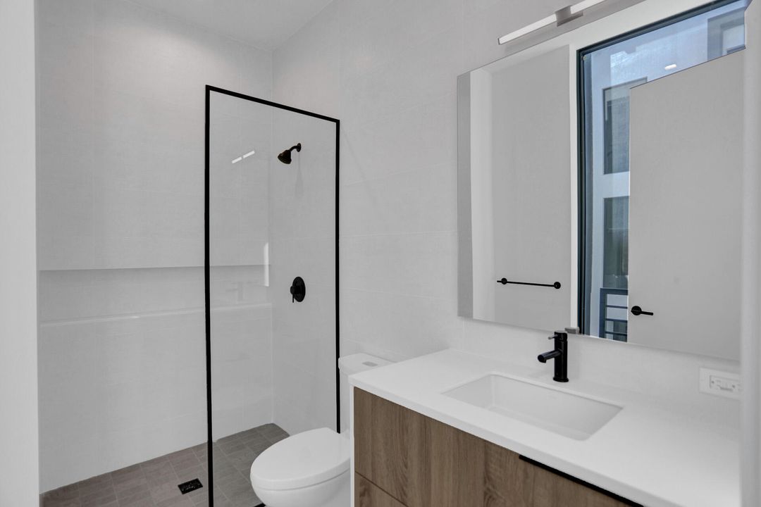 For Rent: $15,000 (3 beds, 4 baths, 3304 Square Feet)