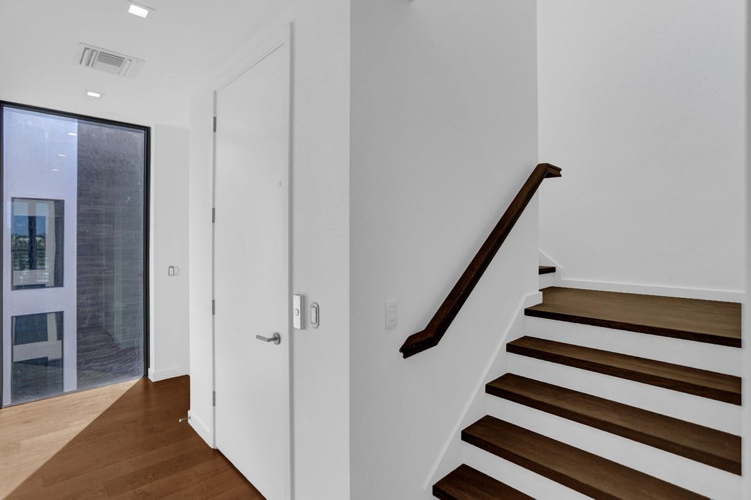 For Rent: $15,000 (3 beds, 4 baths, 3304 Square Feet)