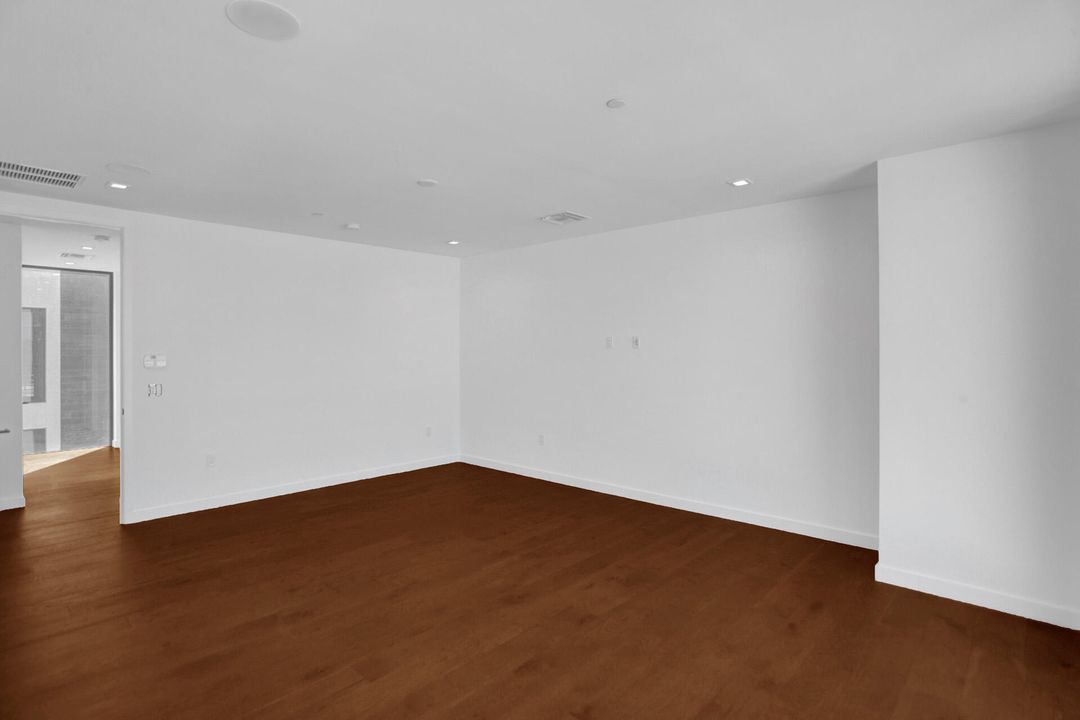 For Rent: $15,000 (3 beds, 4 baths, 3304 Square Feet)