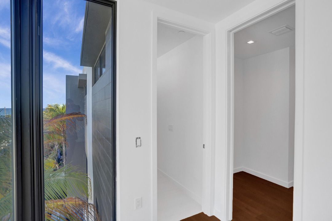 For Rent: $15,000 (3 beds, 4 baths, 3304 Square Feet)