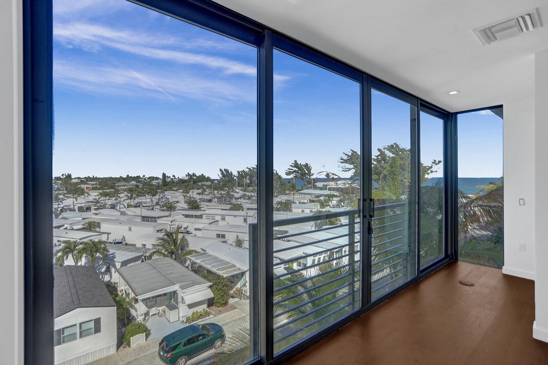 For Rent: $15,000 (3 beds, 4 baths, 3304 Square Feet)