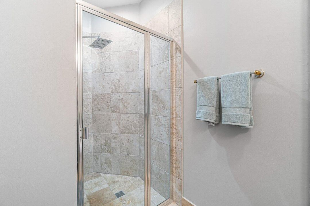 For Rent: $9,200 (5 beds, 4 baths, 3055 Square Feet)