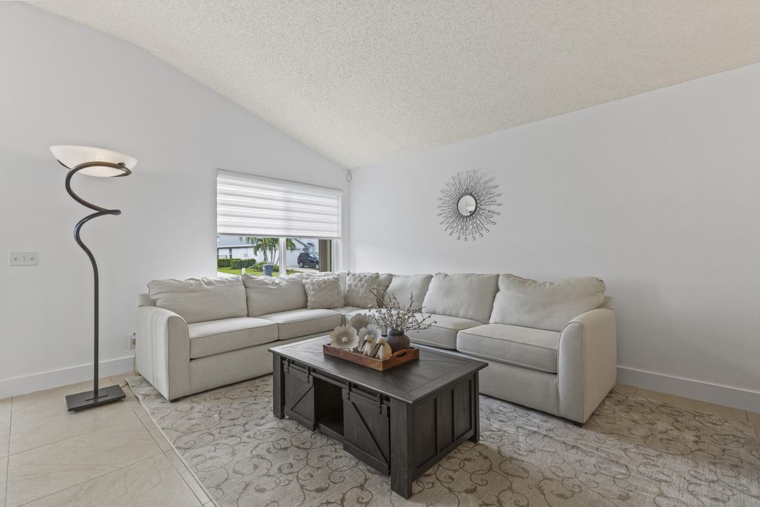 Active With Contract: $659,900 (3 beds, 2 baths, 1692 Square Feet)