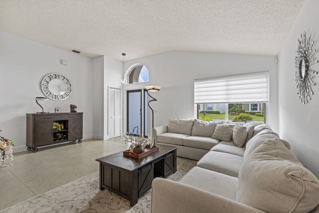 Active With Contract: $659,900 (3 beds, 2 baths, 1692 Square Feet)