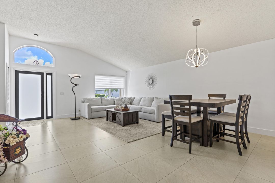 Active With Contract: $659,900 (3 beds, 2 baths, 1692 Square Feet)