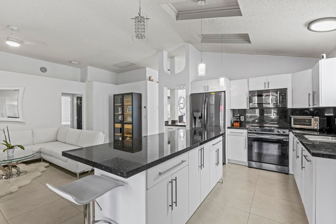 Active With Contract: $659,900 (3 beds, 2 baths, 1692 Square Feet)