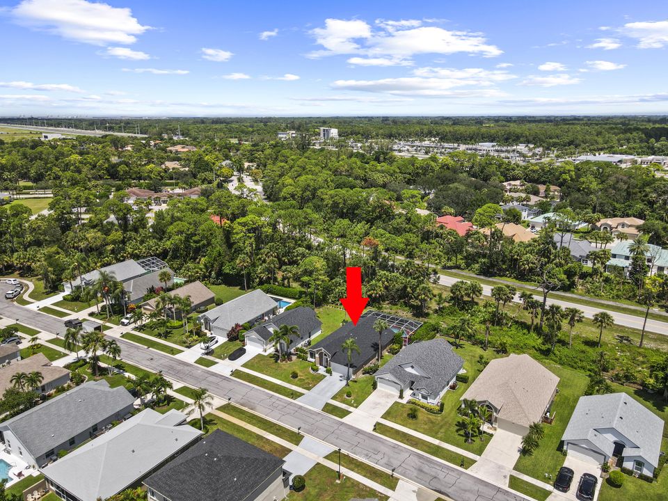 Active With Contract: $659,900 (3 beds, 2 baths, 1692 Square Feet)