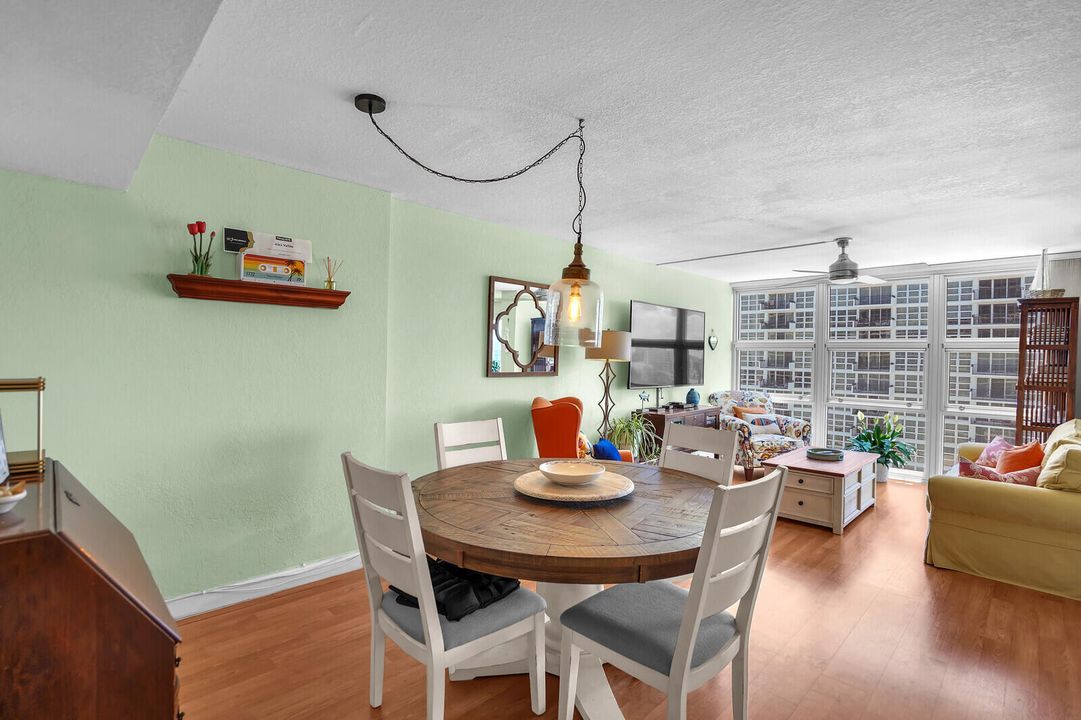 Activo con contrato: $2,800 (2 camas, 2 baños, 1140 Pies cuadrados)