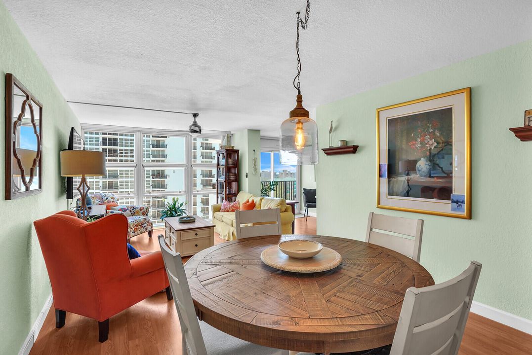 Activo con contrato: $2,800 (2 camas, 2 baños, 1140 Pies cuadrados)