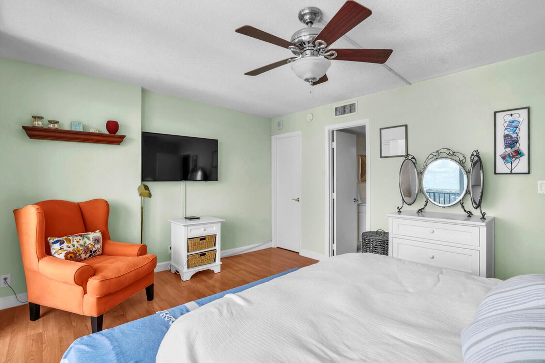 Activo con contrato: $2,800 (2 camas, 2 baños, 1140 Pies cuadrados)