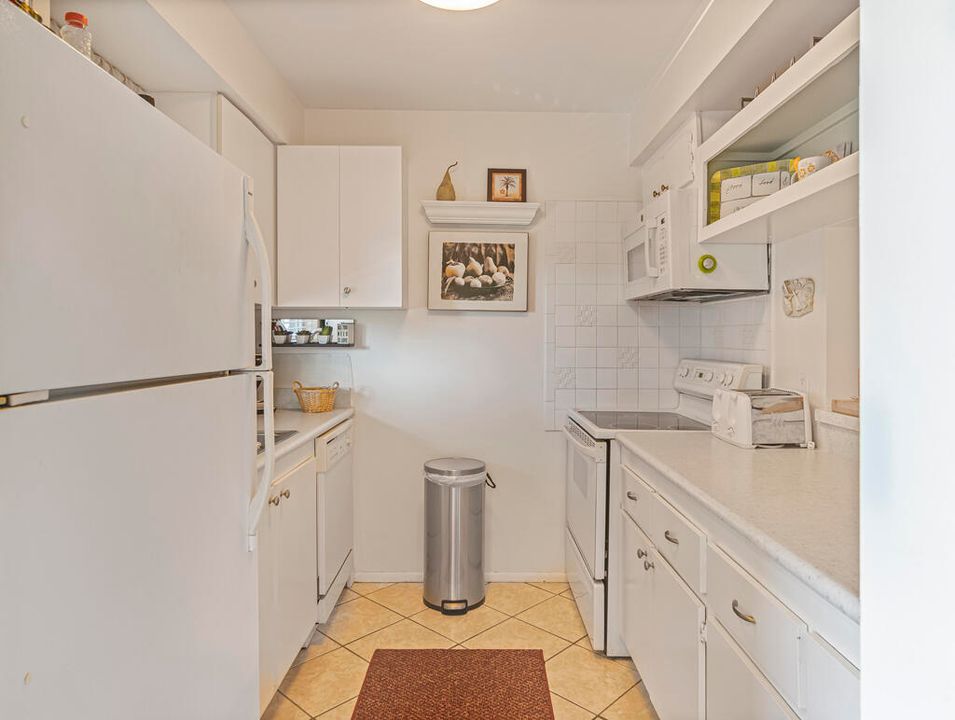 На продажу: $160,000 (2 спален, 2 ванн, 1088 Квадратных фут)