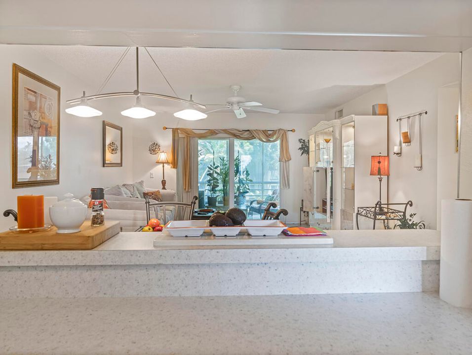 На продажу: $160,000 (2 спален, 2 ванн, 1088 Квадратных фут)