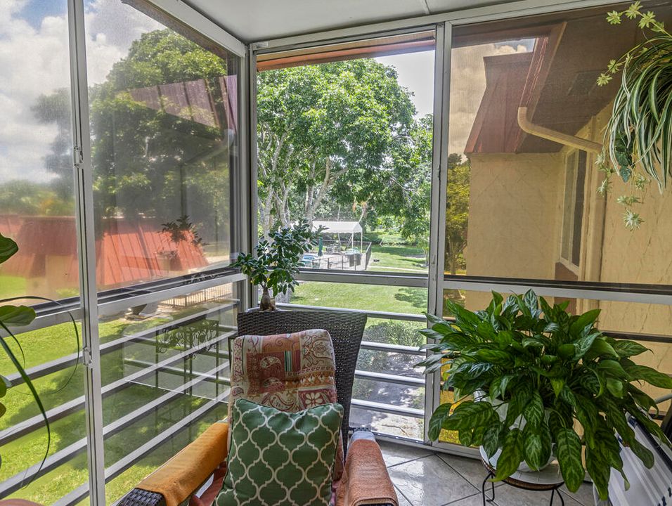 На продажу: $160,000 (2 спален, 2 ванн, 1088 Квадратных фут)