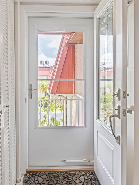 На продажу: $160,000 (2 спален, 2 ванн, 1088 Квадратных фут)