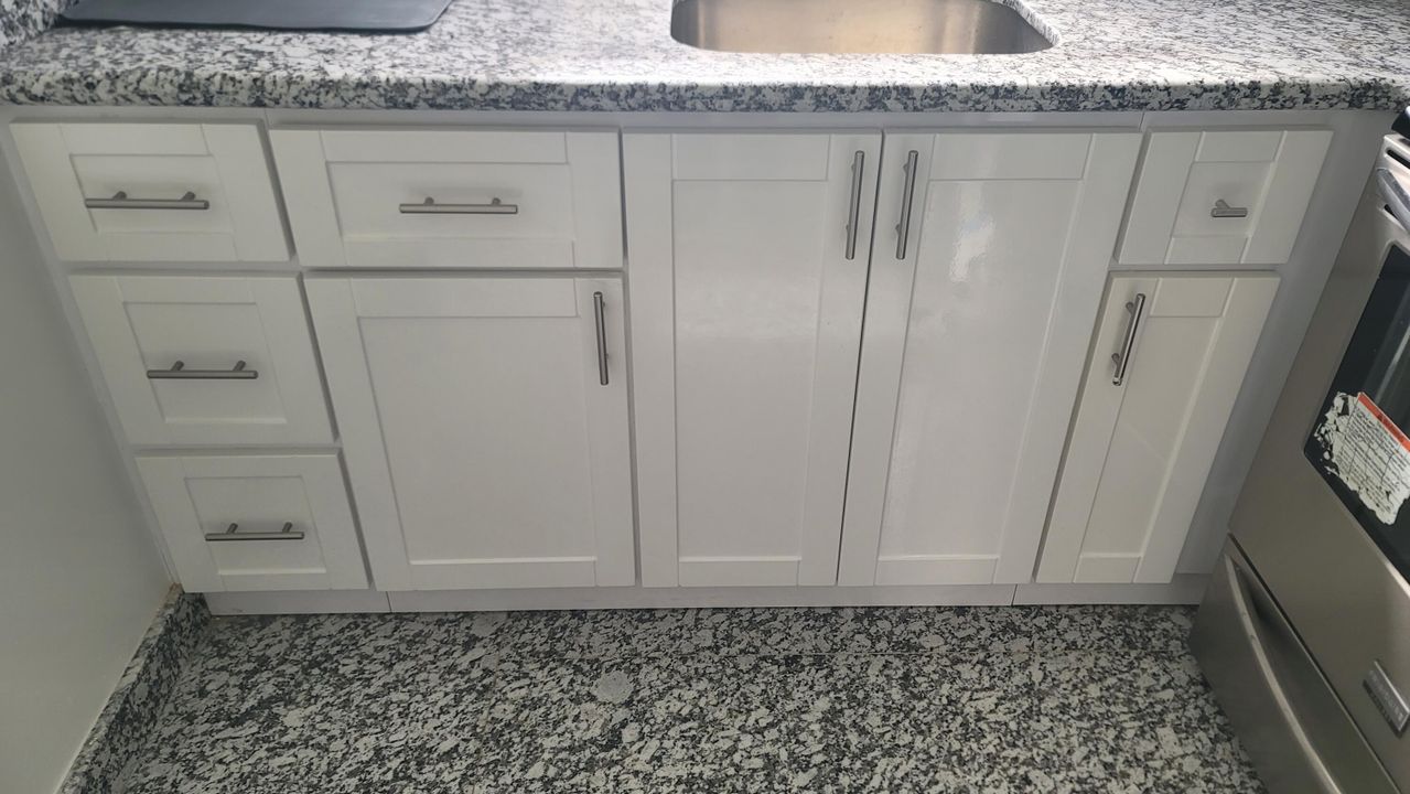 待售: $79,900 (1 贝兹, 1 浴室, 702 平方英尺)