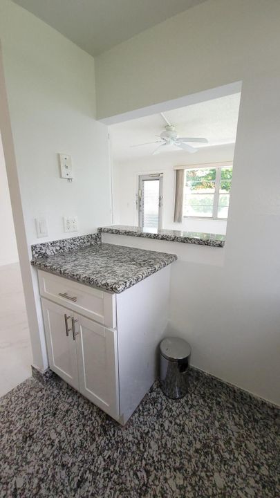 待售: $79,900 (1 贝兹, 1 浴室, 702 平方英尺)