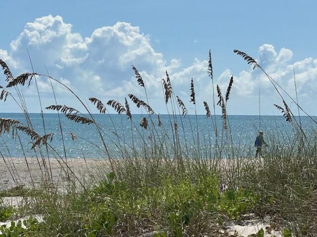 For Sale: $405,000 (2 beds, 2 baths, 1150 Square Feet)