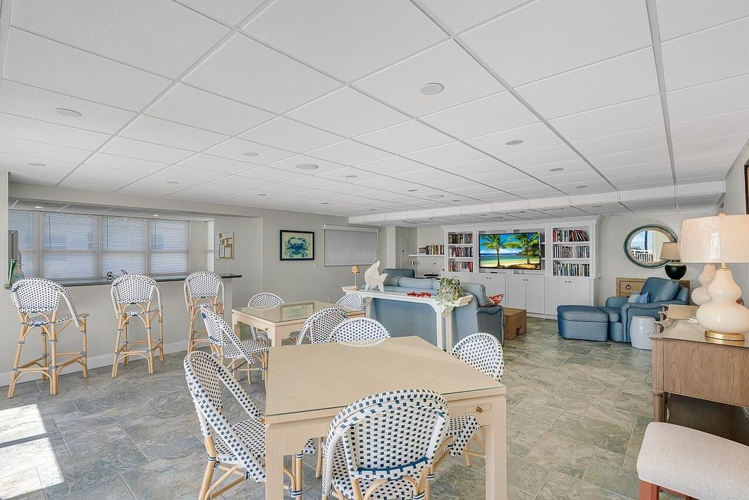 For Sale: $405,000 (2 beds, 2 baths, 1150 Square Feet)