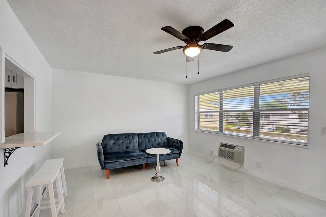 For Sale: $78,800 (1 beds, 1 baths, 570 Square Feet)