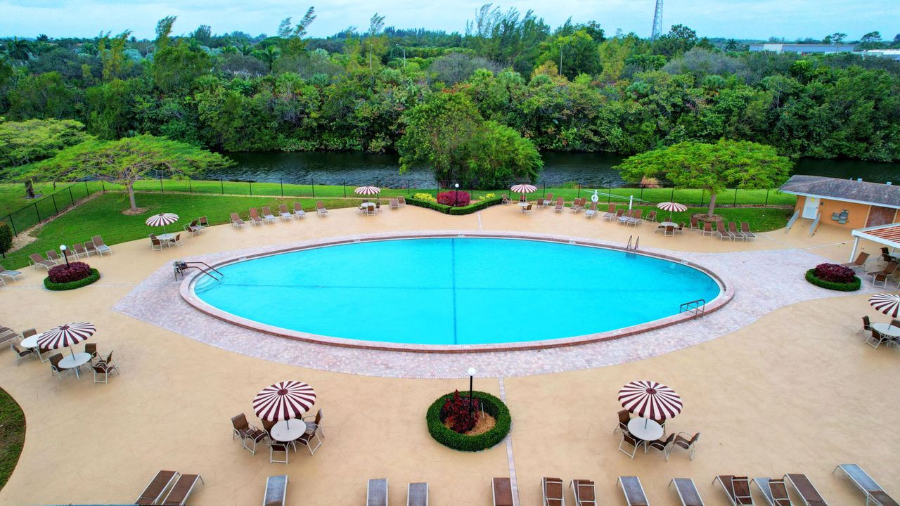 For Sale: $78,800 (1 beds, 1 baths, 570 Square Feet)