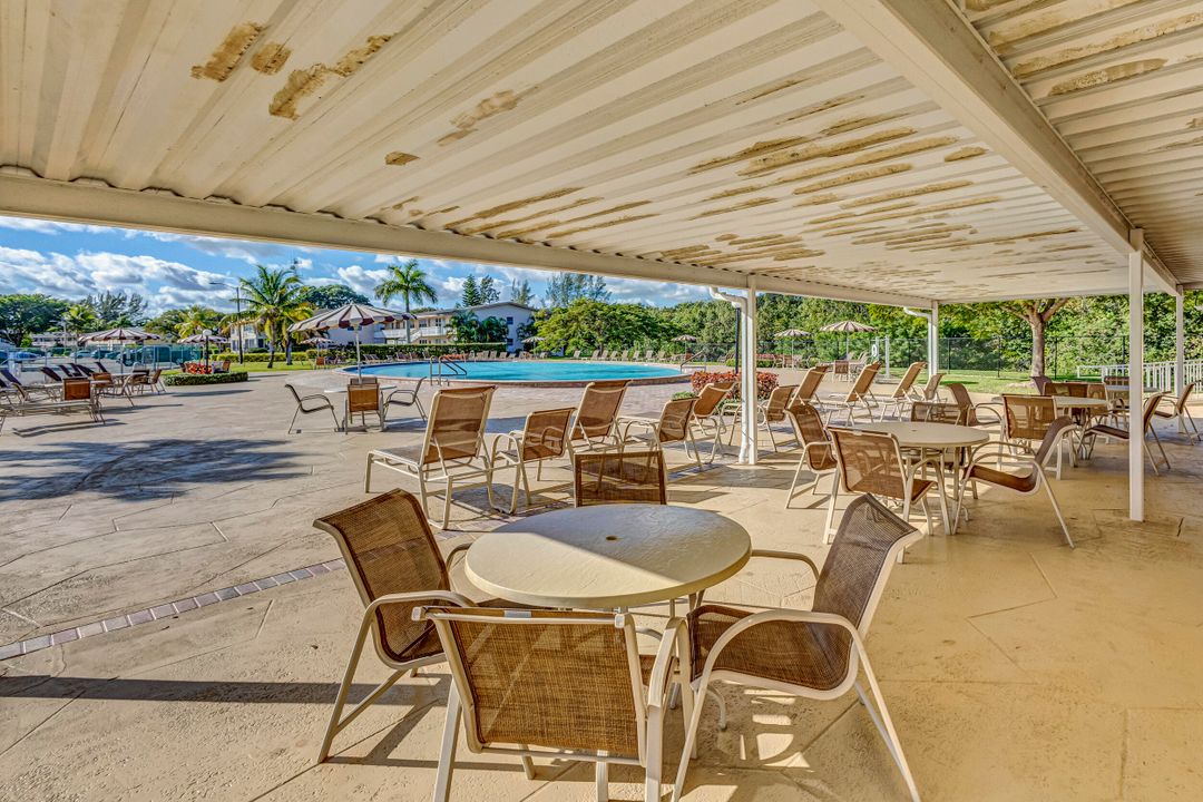 For Sale: $78,800 (1 beds, 1 baths, 570 Square Feet)