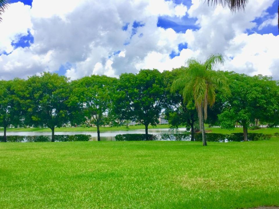 For Sale: $78,800 (1 beds, 1 baths, 570 Square Feet)