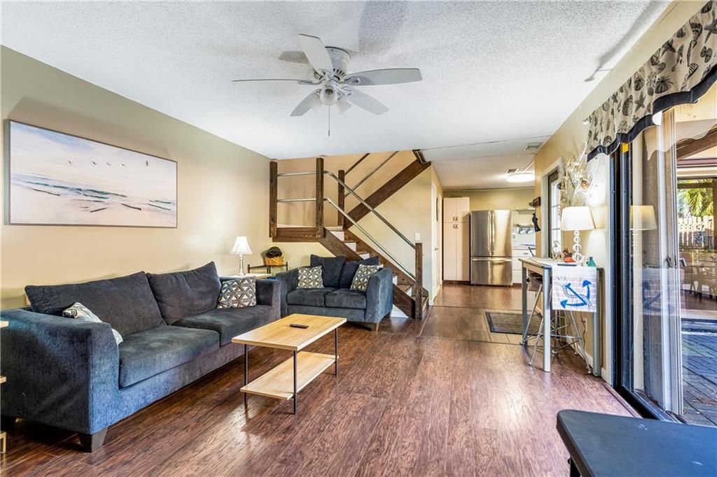 For Sale: $155,000 (2 beds, 1 baths, 1236 Square Feet)