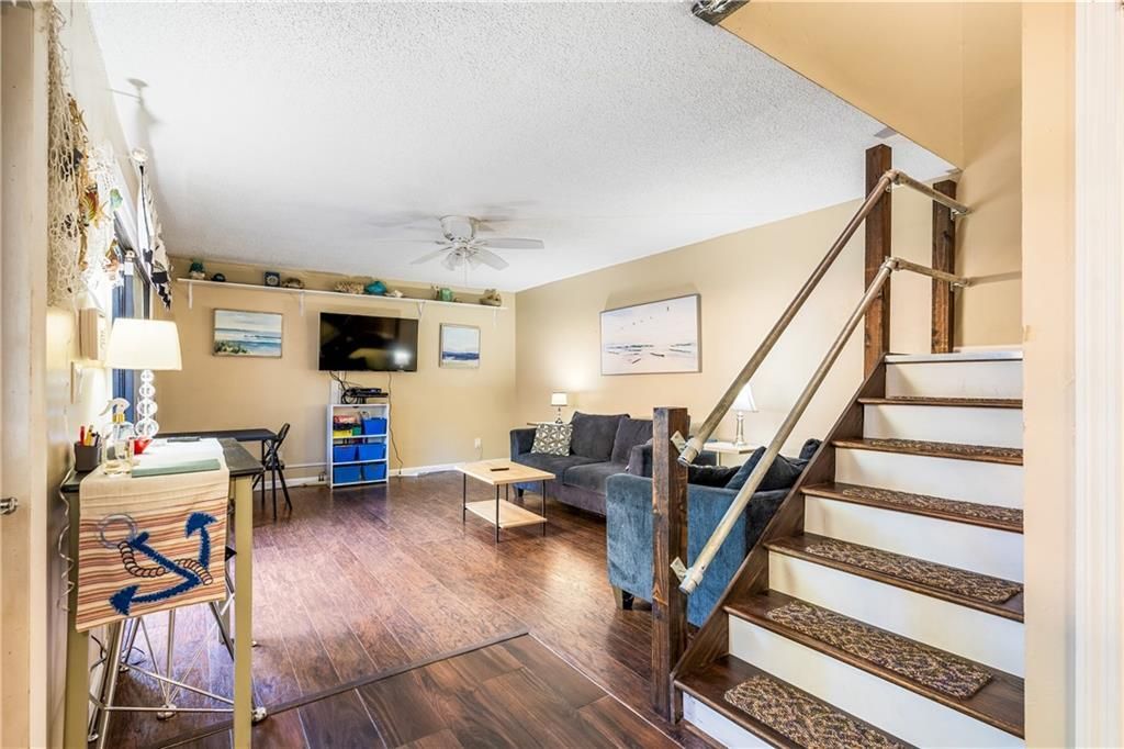 For Sale: $155,000 (2 beds, 1 baths, 1236 Square Feet)