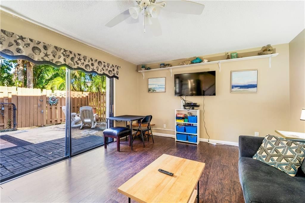 For Sale: $155,000 (2 beds, 1 baths, 1236 Square Feet)