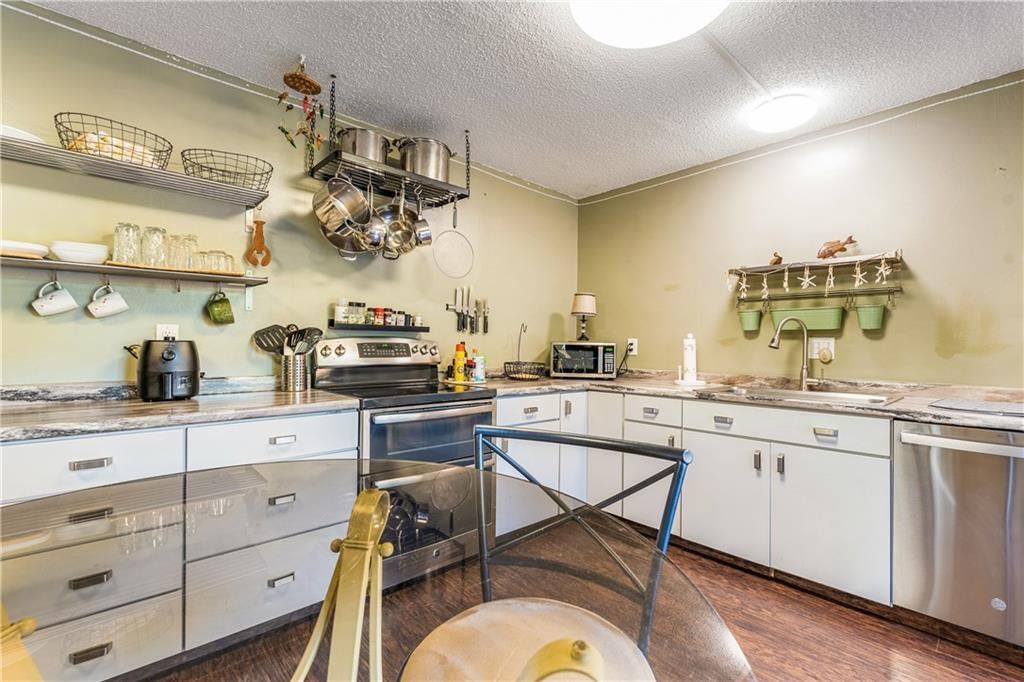 For Sale: $155,000 (2 beds, 1 baths, 1236 Square Feet)