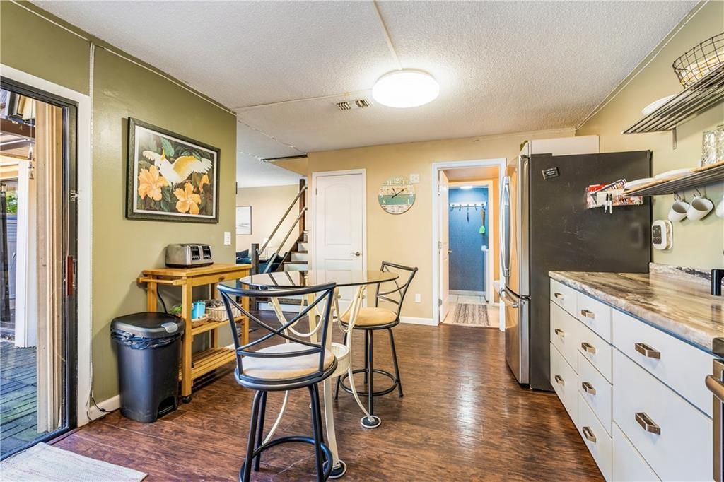 For Sale: $155,000 (2 beds, 1 baths, 1236 Square Feet)