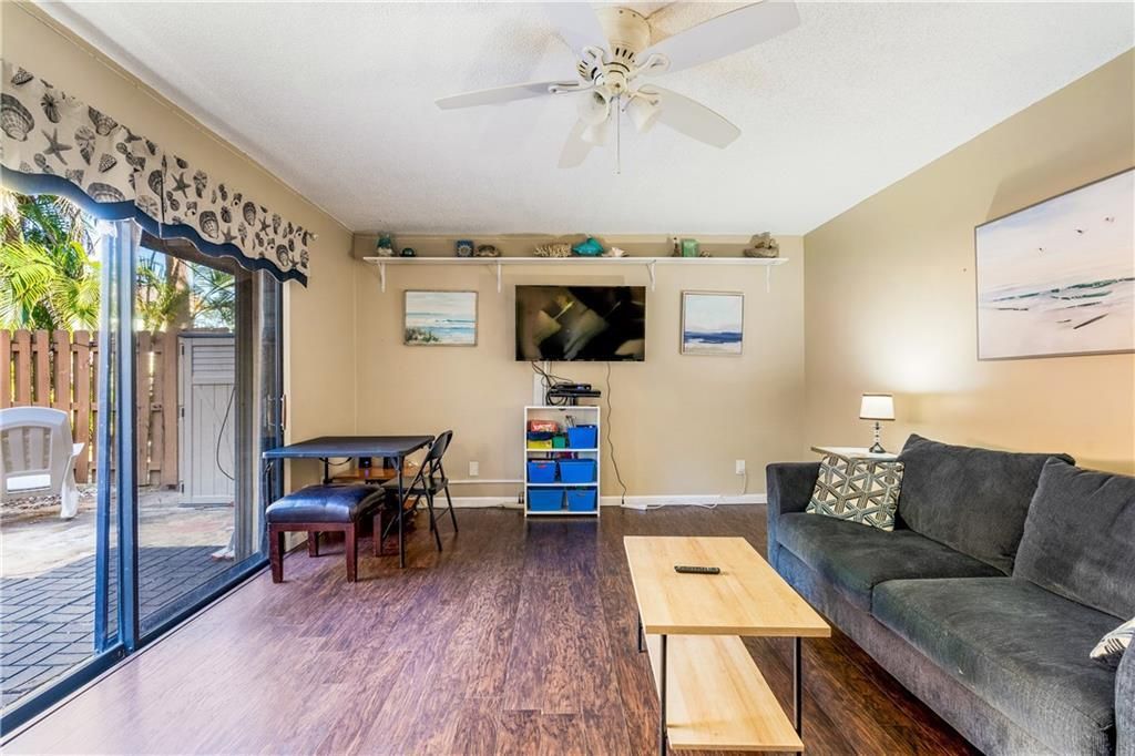 For Sale: $155,000 (2 beds, 1 baths, 1236 Square Feet)