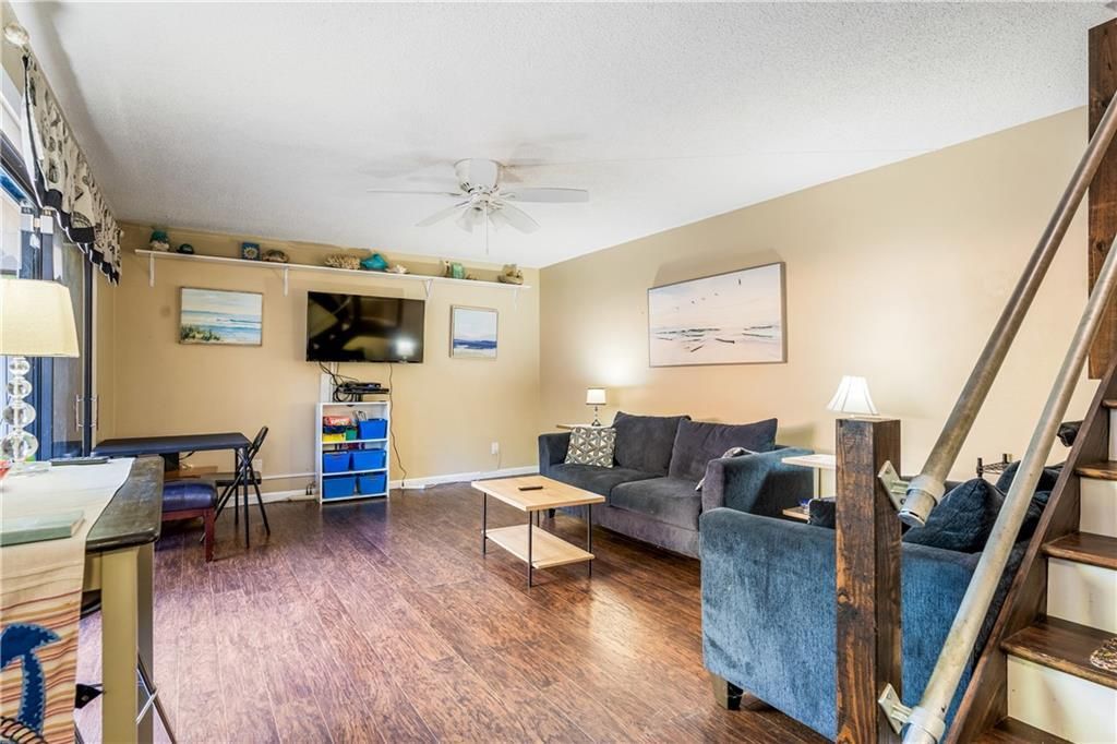 For Sale: $155,000 (2 beds, 1 baths, 1236 Square Feet)