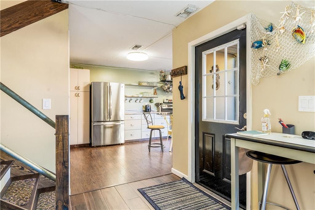 For Sale: $155,000 (2 beds, 1 baths, 1236 Square Feet)