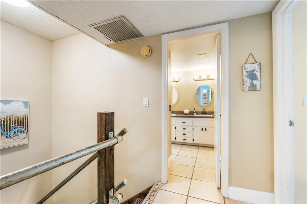 For Sale: $155,000 (2 beds, 1 baths, 1236 Square Feet)