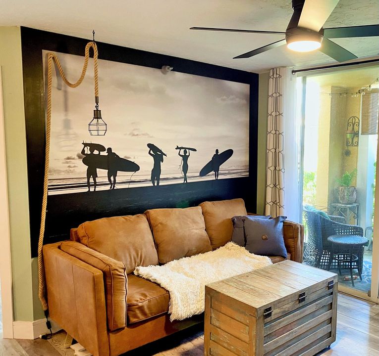 合同活跃: $239,000 (2 贝兹, 1 浴室, 945 平方英尺)