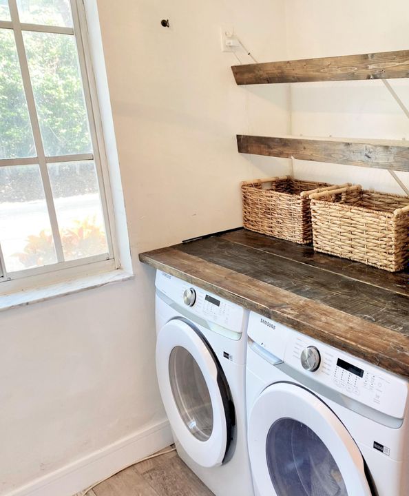 合同活跃: $239,000 (2 贝兹, 1 浴室, 945 平方英尺)