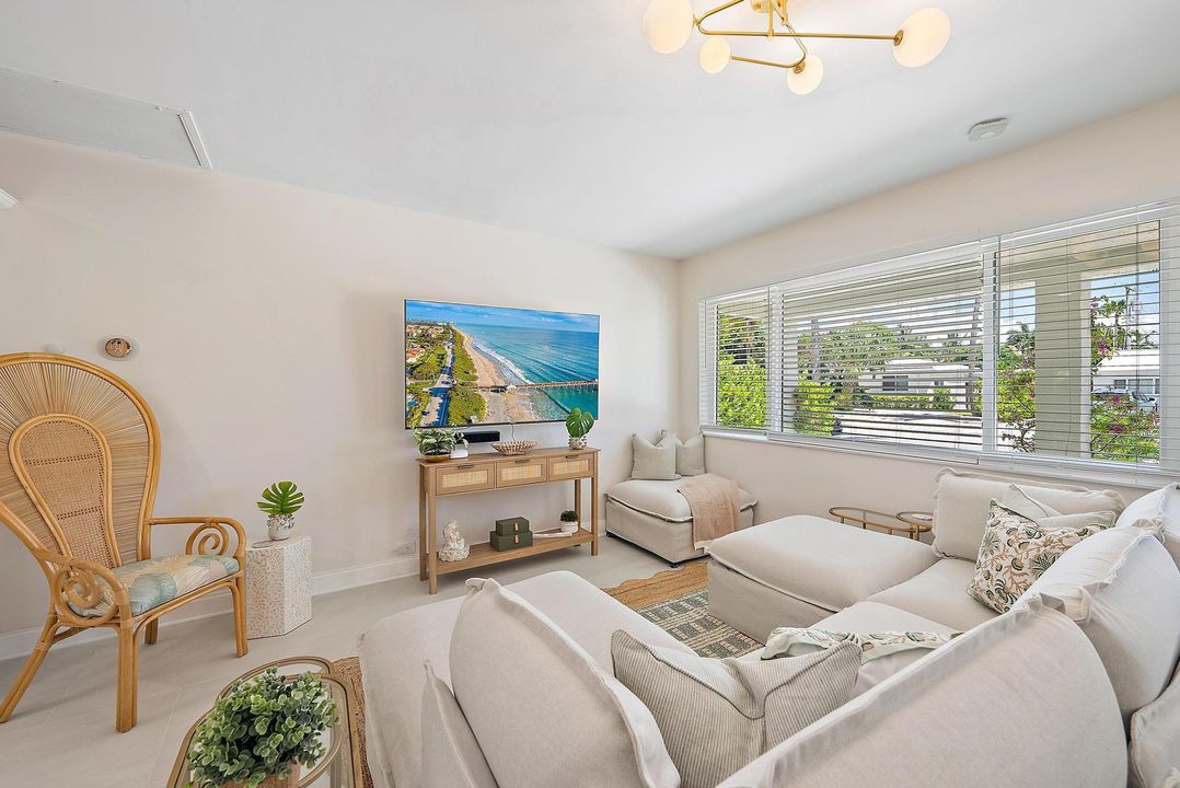 For Rent: $13,000 (3 beds, 2 baths, 1683 Square Feet)