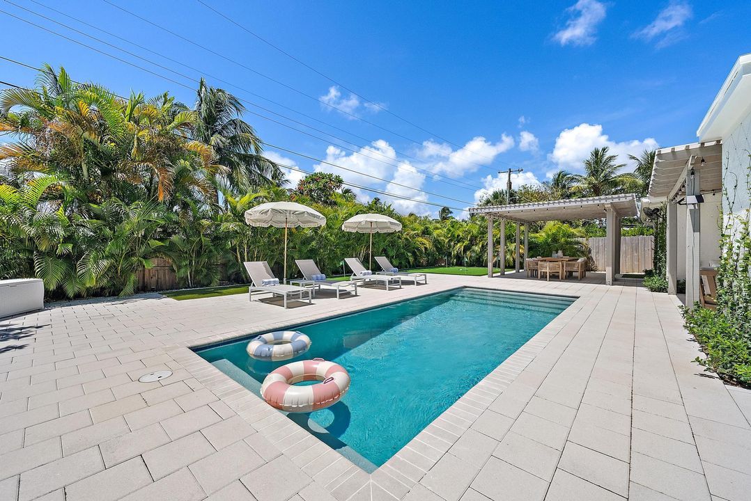 For Rent: $13,000 (3 beds, 2 baths, 1683 Square Feet)